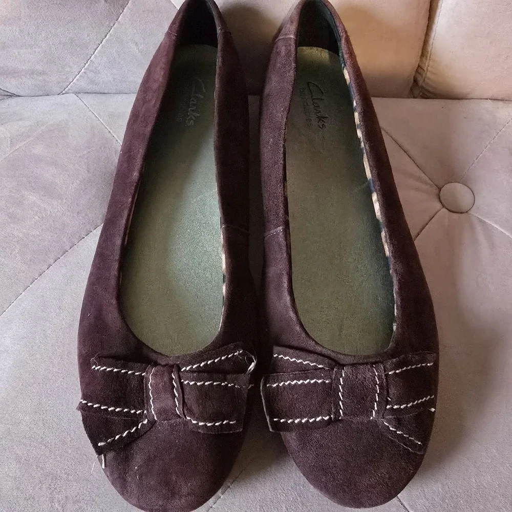 Clarks Shoes Womens 9.5‎ M Maroon Leather Bendables Flats Slip On Ribbon.